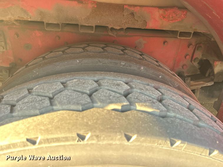 image for item LE9598 1992 Pierce Tilt Cab  pumper fire truck