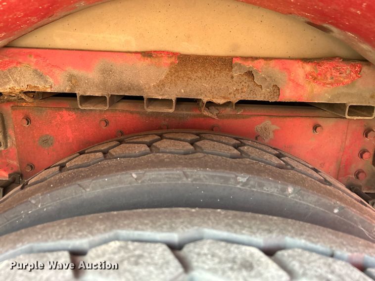 image for item LE9598 1992 Pierce Tilt Cab  pumper fire truck