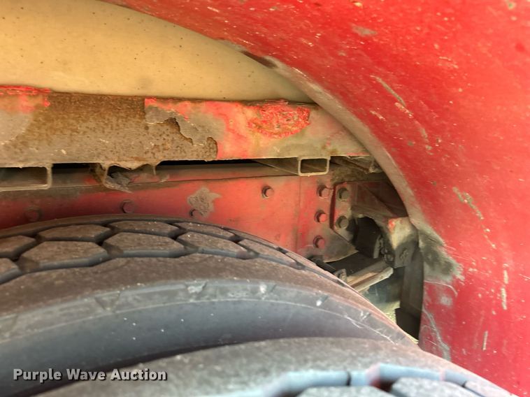 image for item LE9598 1992 Pierce Tilt Cab  pumper fire truck