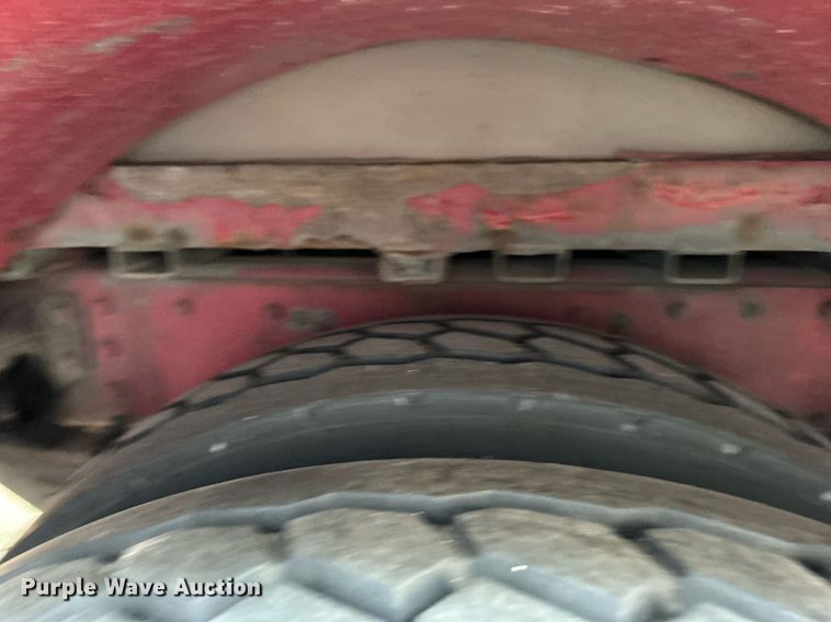 image for item LE9598 1992 Pierce Tilt Cab  pumper fire truck