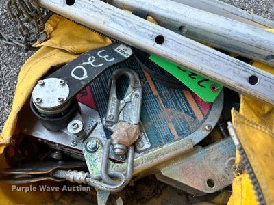 image for item LE9601 (2) Miller tripod recovery systems