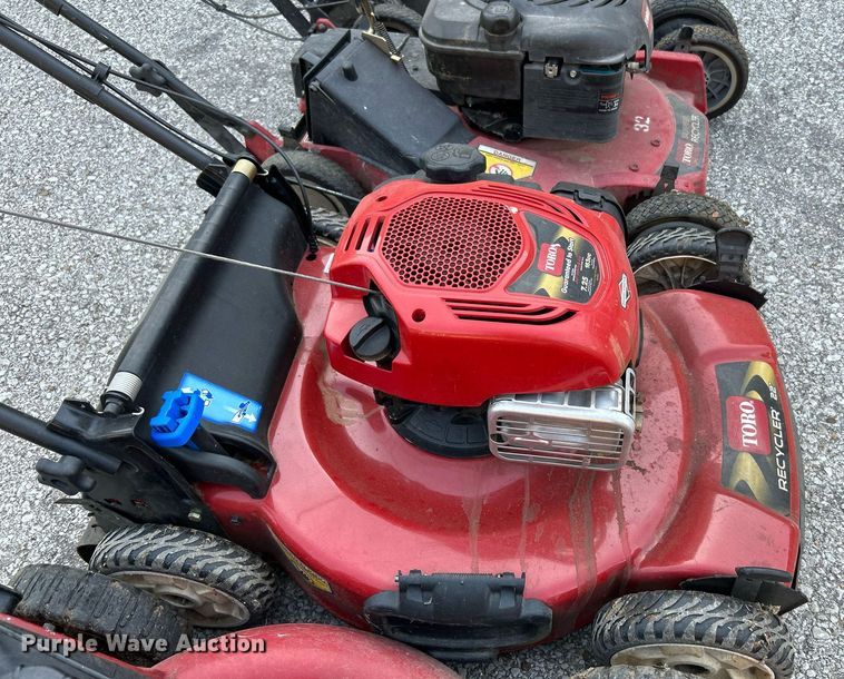 image for item LE9605 (5) lawn mowers