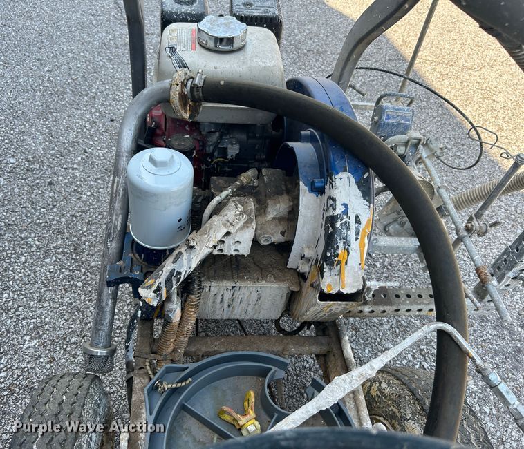 image for item LE9622 Graco LineLazer 200HS  paint striper