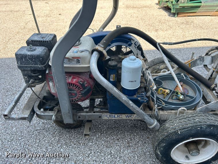 image for item LE9622 Graco LineLazer 200HS  paint striper