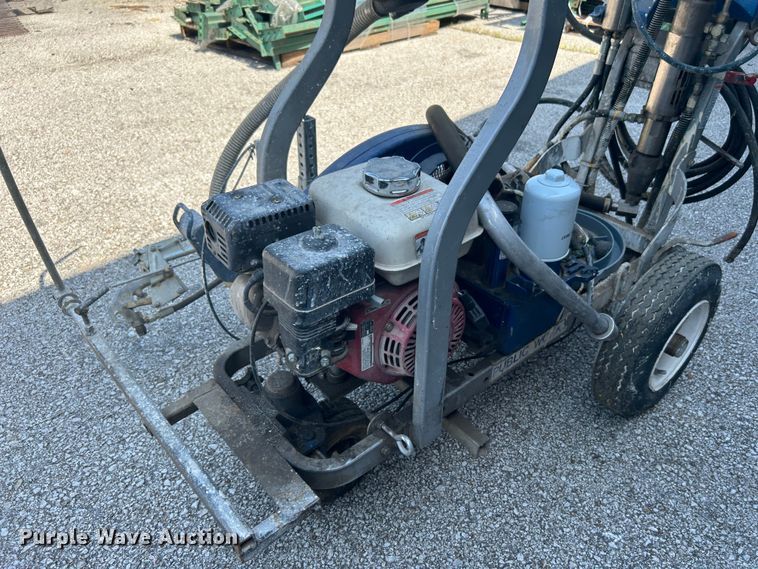 image for item LE9622 Graco LineLazer 200HS  paint striper