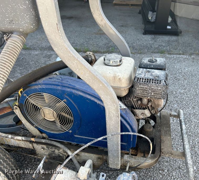 image for item LE9622 Graco LineLazer 200HS  paint striper