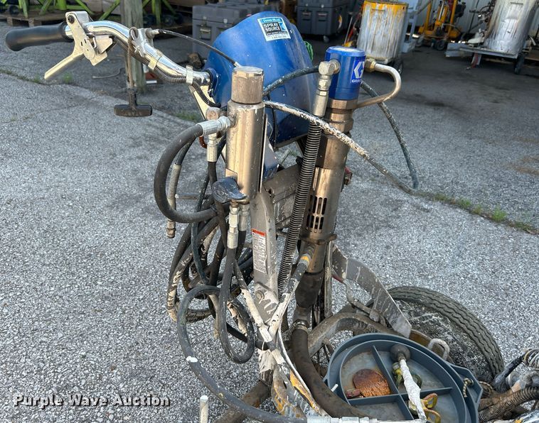 image for item LE9622 Graco LineLazer 200HS  paint striper