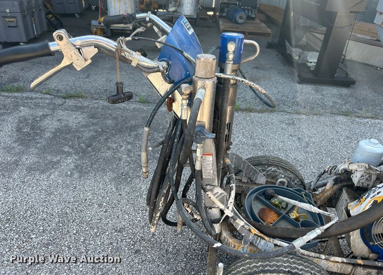 image for item LE9622 Graco LineLazer 200HS  paint striper