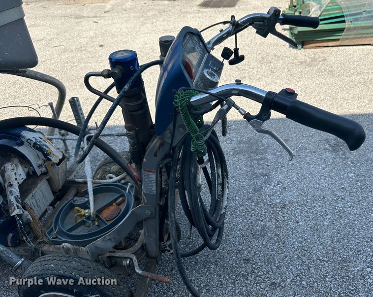 image for item LE9622 Graco LineLazer 200HS  paint striper