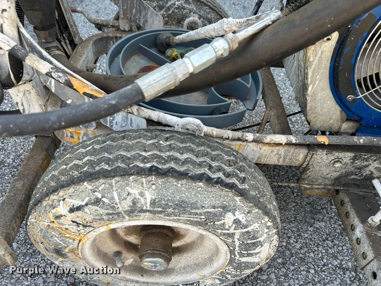 image for item LE9622 Graco LineLazer 200HS  paint striper