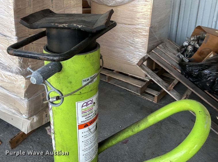 image for item LE9623 ARI Hetra  lifts