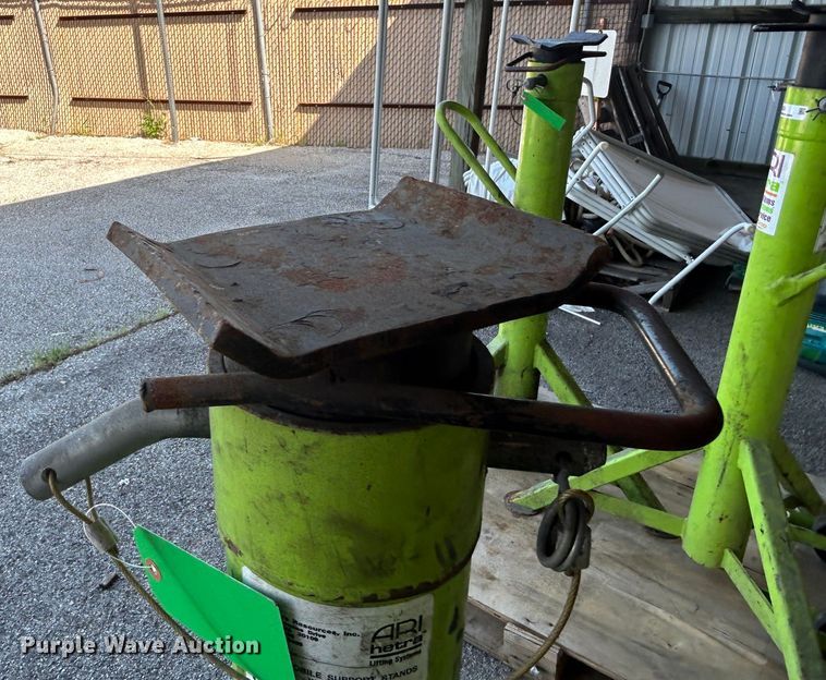 image for item LE9623 ARI Hetra  lifts