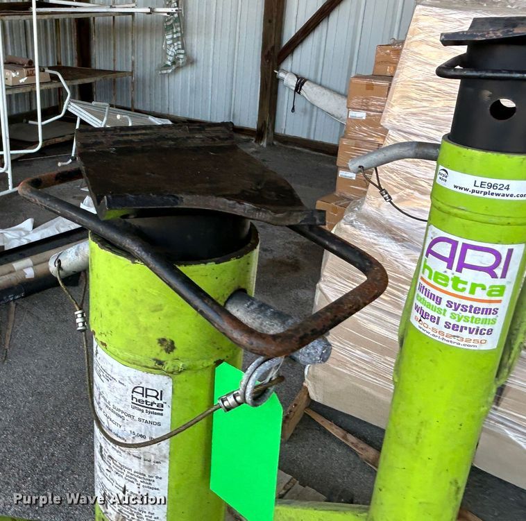 image for item LE9624 ARI Hetra  lifts