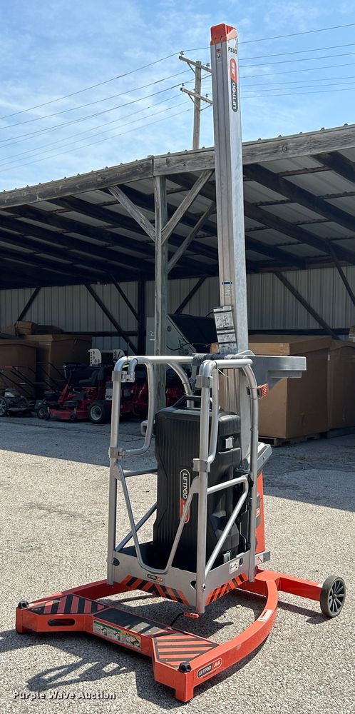 image for item LE9631 JLG FS80 Liftpod  vertical lift