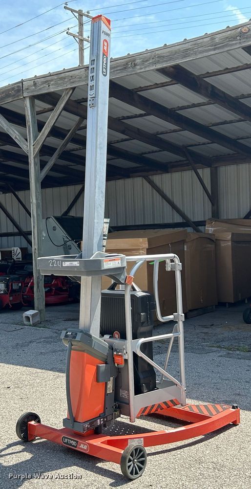 image for item LE9631 JLG FS80 Liftpod  vertical lift