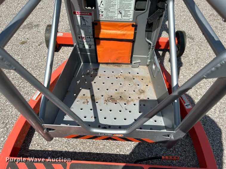 image for item LE9631 JLG FS80 Liftpod  vertical lift