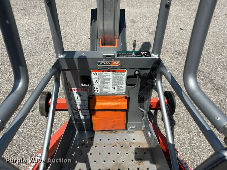 image for item LE9631 JLG FS80 Liftpod  vertical lift