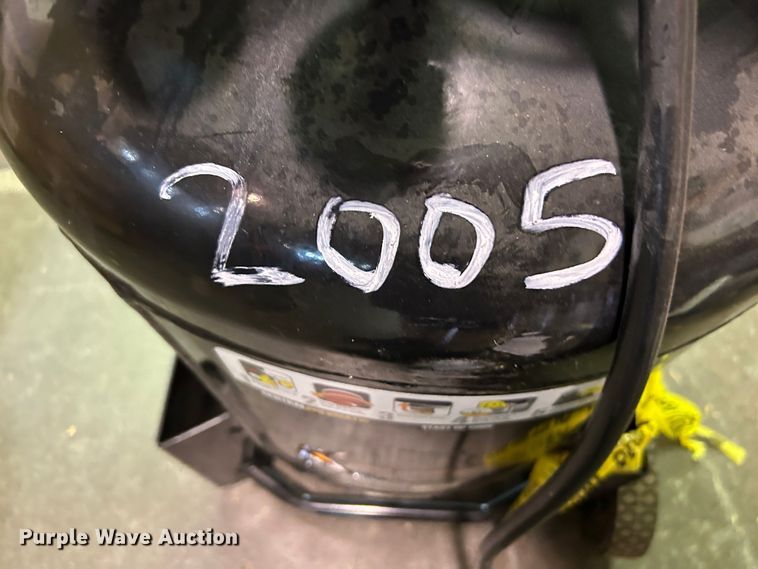 image for item LE9643 Central Pneumatic 61489  air compressor