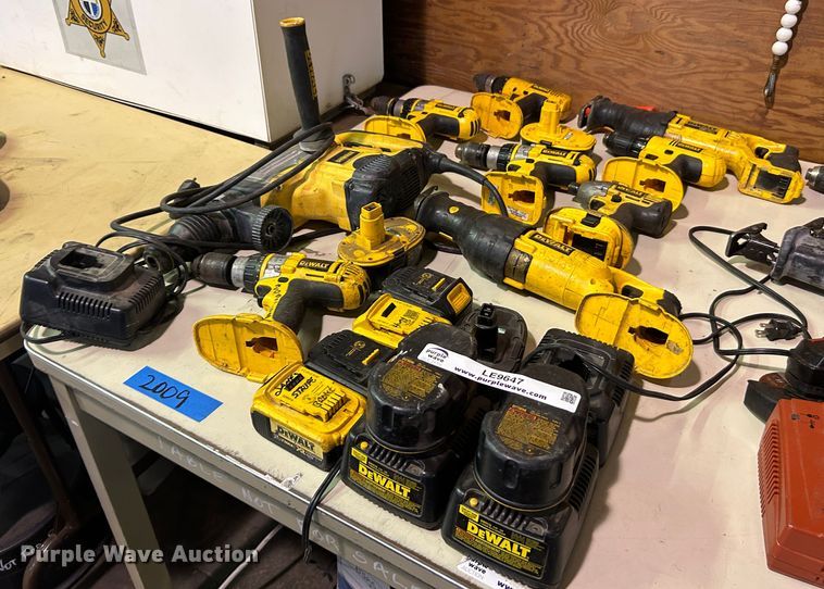 image for item LE9647 DeWalt  tools