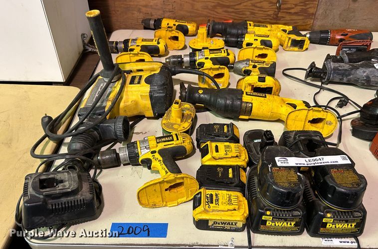 image for item LE9647 DeWalt  tools