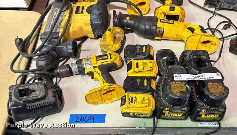 image for item LE9647 DeWalt  tools