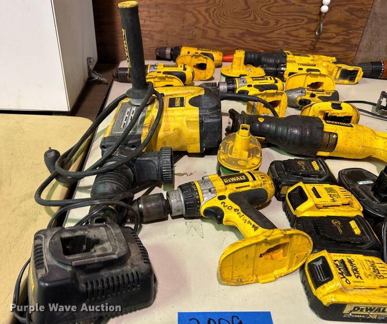 image for item LE9647 DeWalt  tools