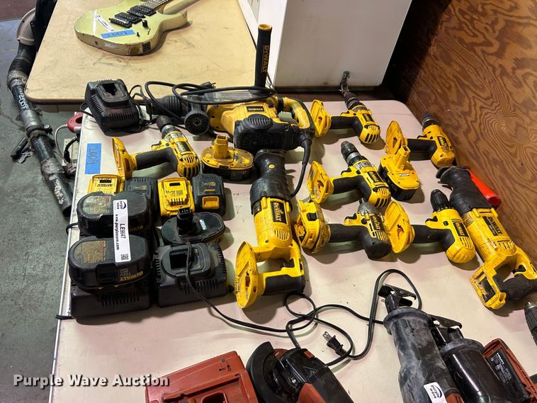 image for item LE9647 DeWalt  tools