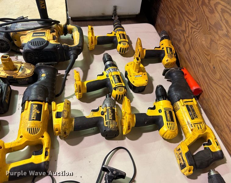 image for item LE9647 DeWalt  tools