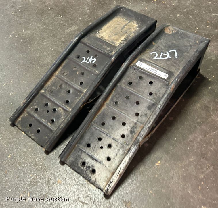 image for item LE9658 Vehicle ramps