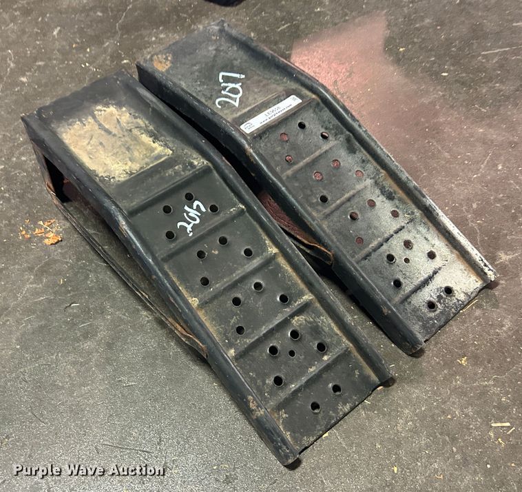 image for item LE9658 Vehicle ramps