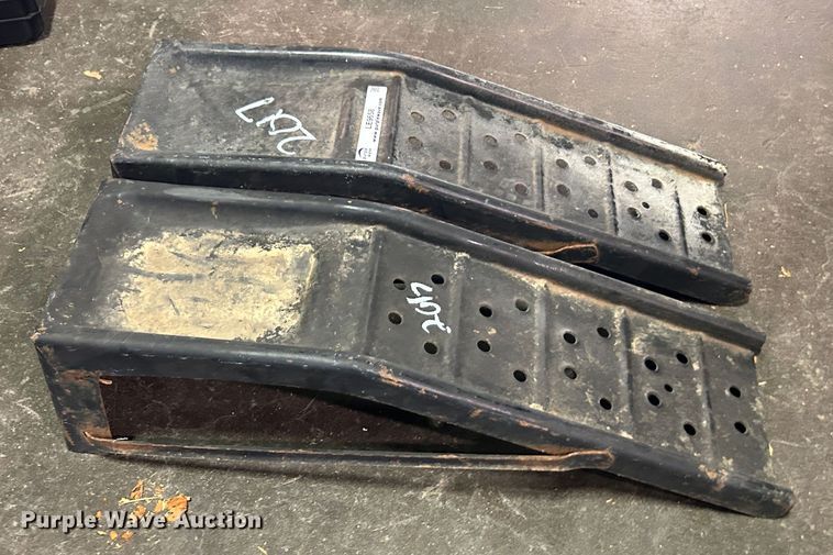 image for item LE9658 Vehicle ramps