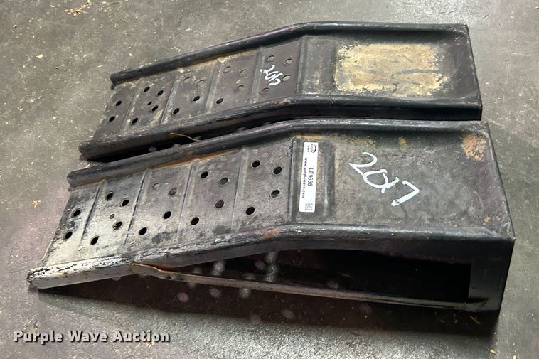 image for item LE9658 Vehicle ramps