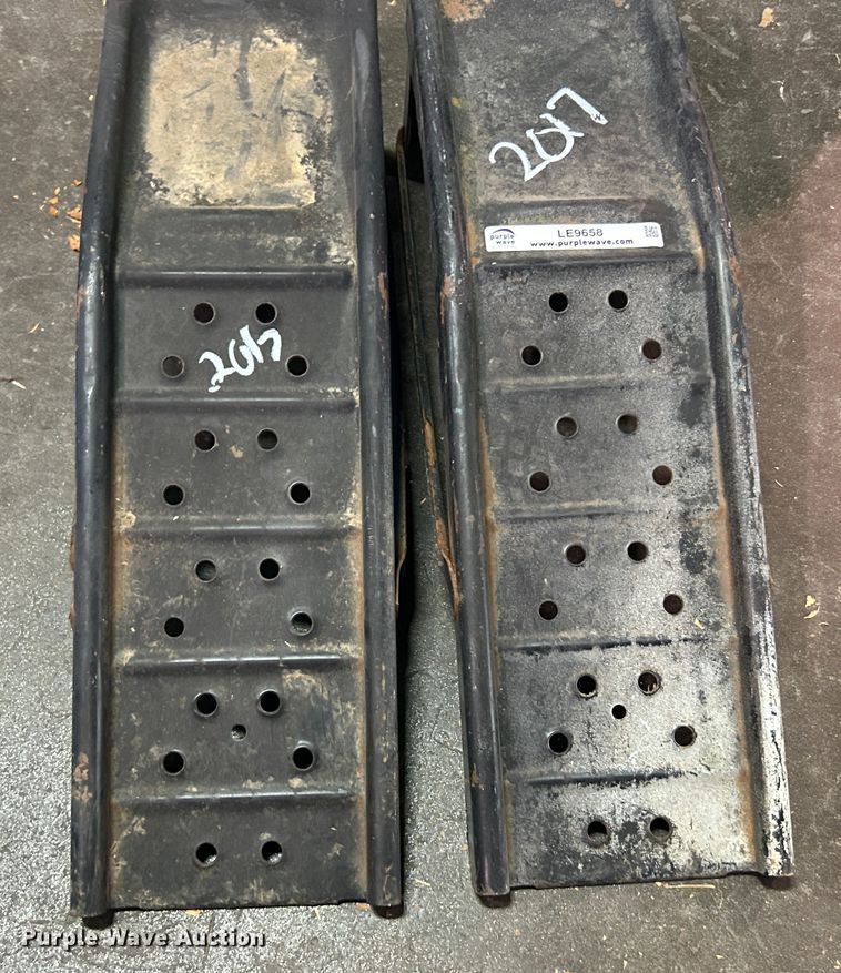 image for item LE9658 Vehicle ramps