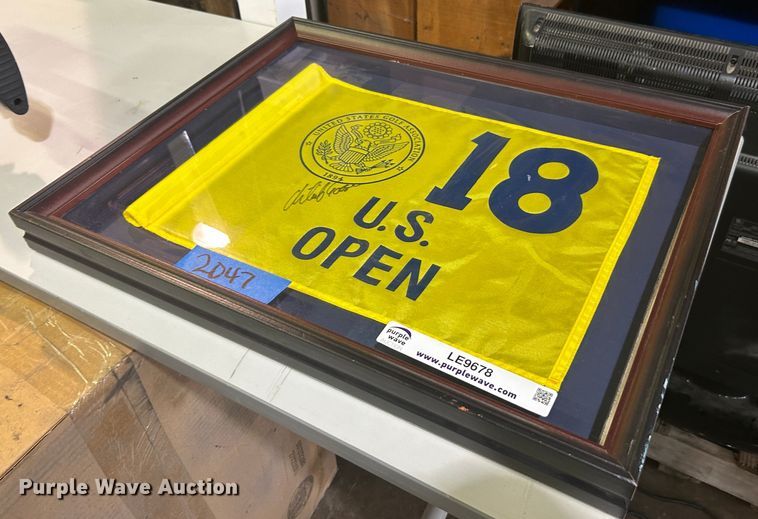 image for item LE9678 Golf memorabilia