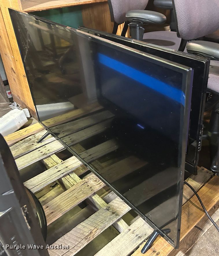 image for item LE9680 (3) televisions