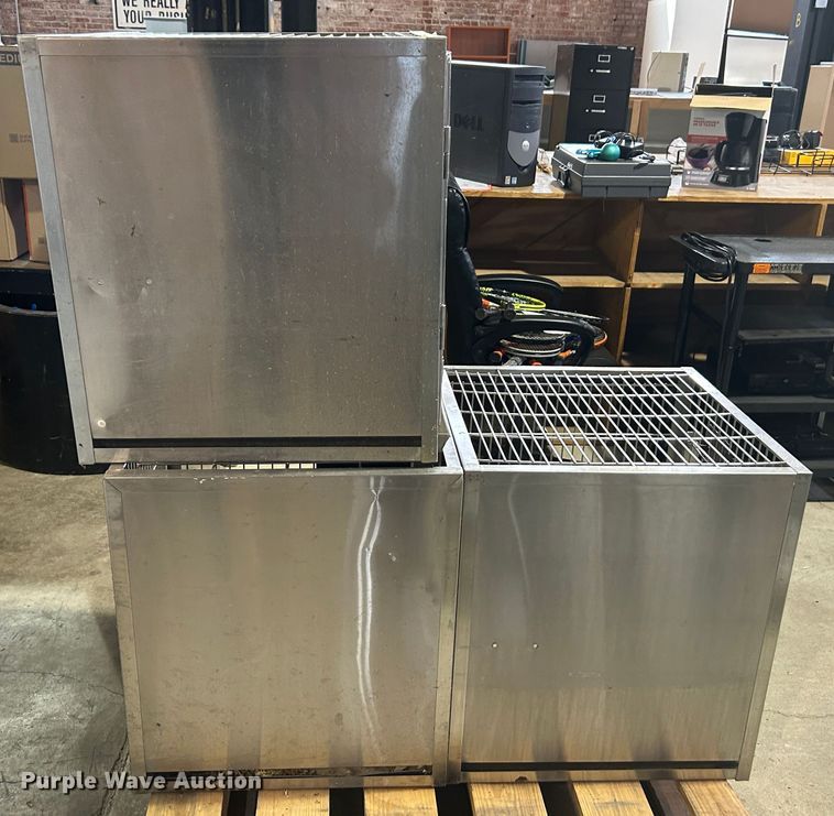 image for item LE9692 (3) stainless steel kennels