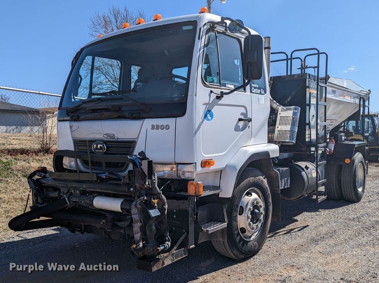 image for item LF9650 2010 Nissan 3300  pothole patcher truck