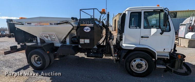 image for item LF9650 2010 Nissan 3300  pothole patcher truck