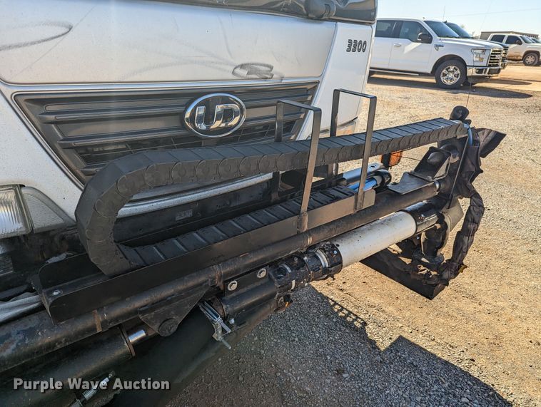 image for item LF9650 2010 Nissan 3300  pothole patcher truck