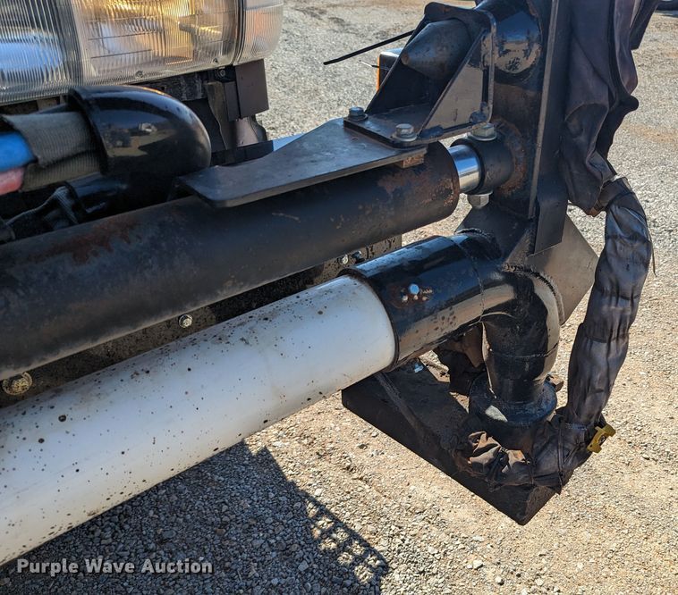 image for item LF9650 2010 Nissan 3300  pothole patcher truck