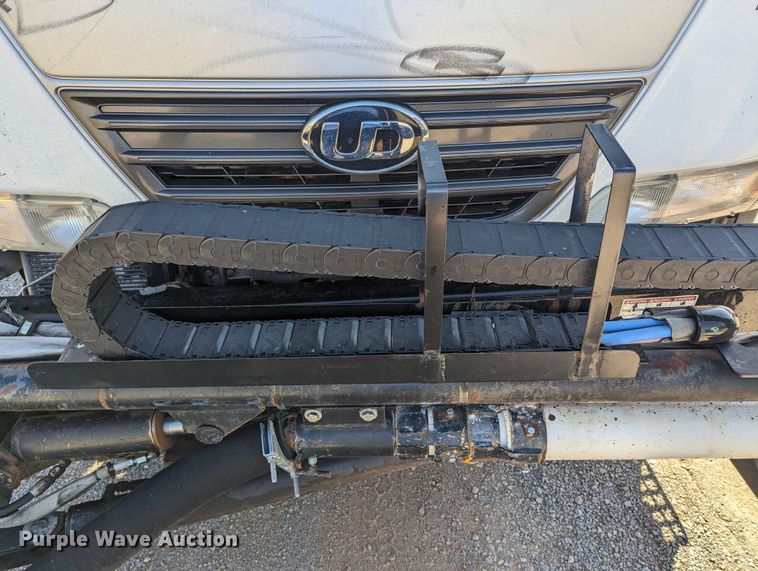 image for item LF9650 2010 Nissan 3300  pothole patcher truck