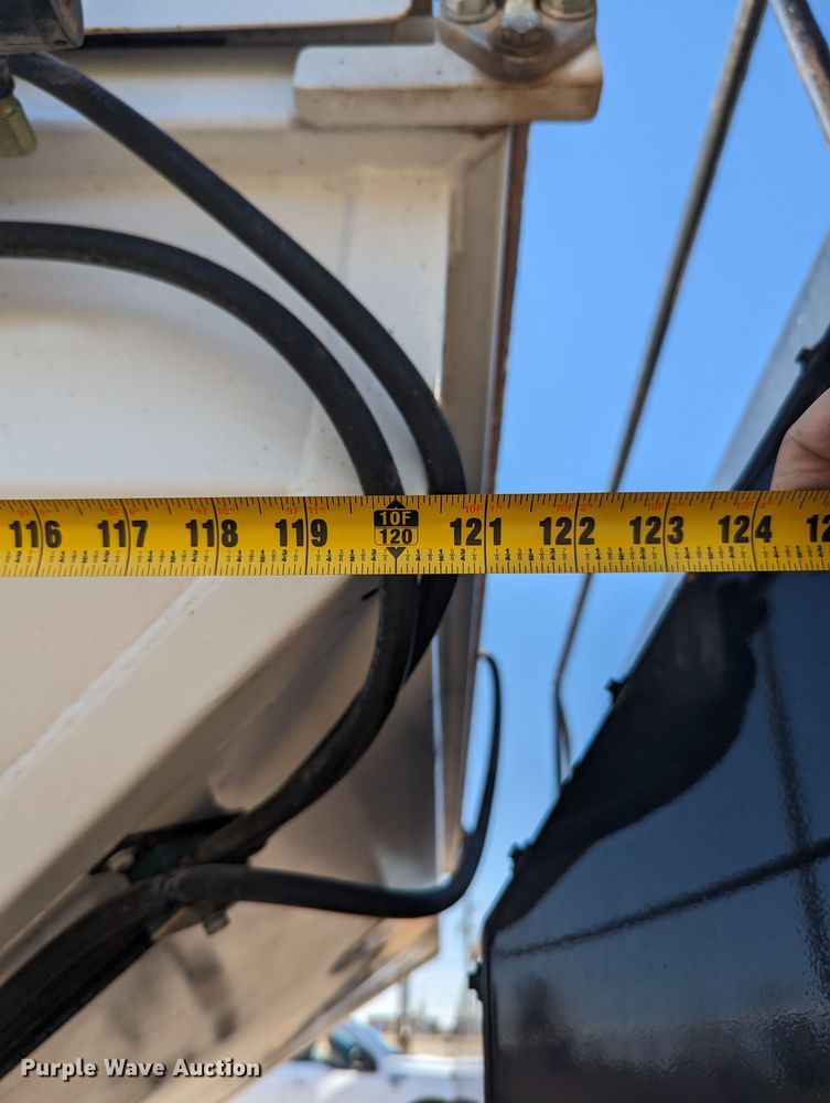 image for item LF9650 2010 Nissan 3300  pothole patcher truck