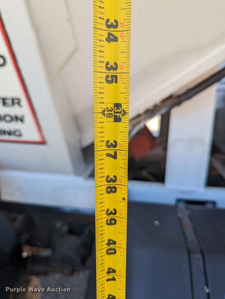 image for item LF9650 2010 Nissan 3300  pothole patcher truck