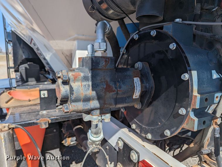 image for item LF9650 2010 Nissan 3300  pothole patcher truck