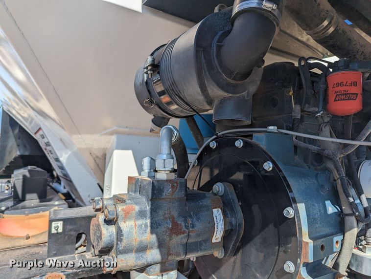 image for item LF9650 2010 Nissan 3300  pothole patcher truck