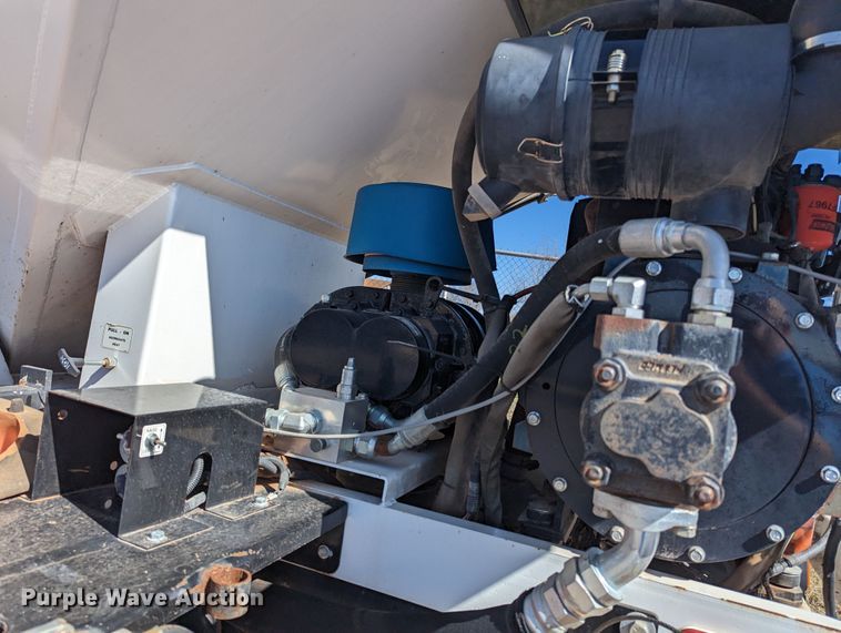 image for item LF9650 2010 Nissan 3300  pothole patcher truck