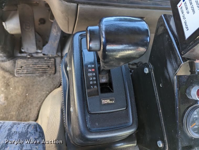 image for item LF9650 2010 Nissan 3300  pothole patcher truck