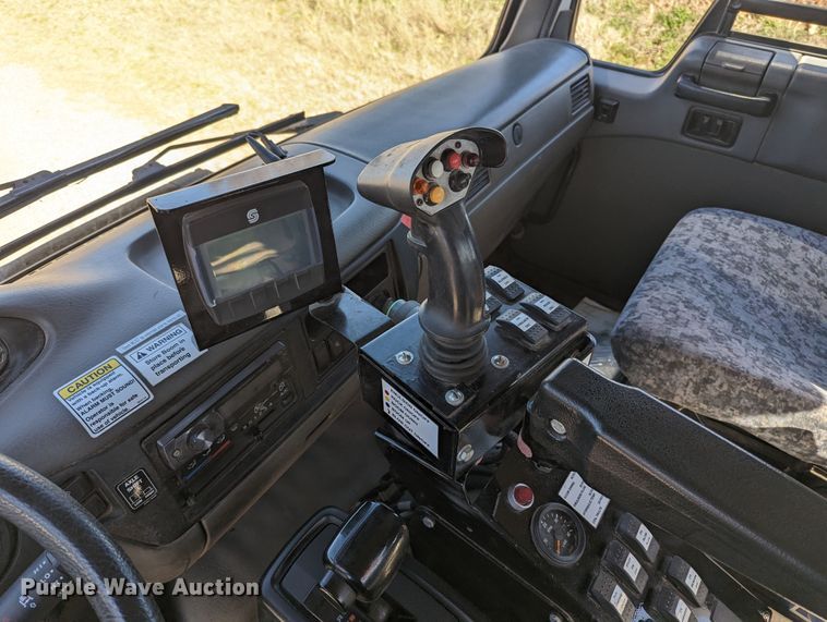 image for item LF9650 2010 Nissan 3300  pothole patcher truck