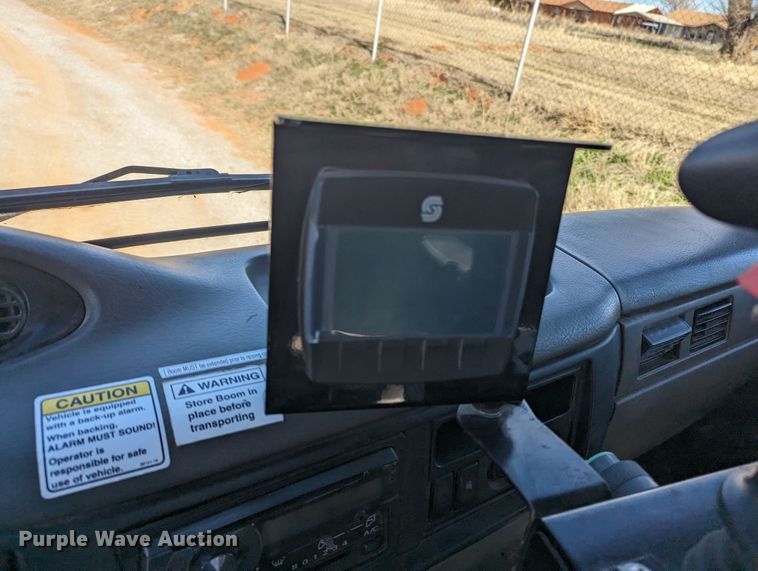 image for item LF9650 2010 Nissan 3300  pothole patcher truck