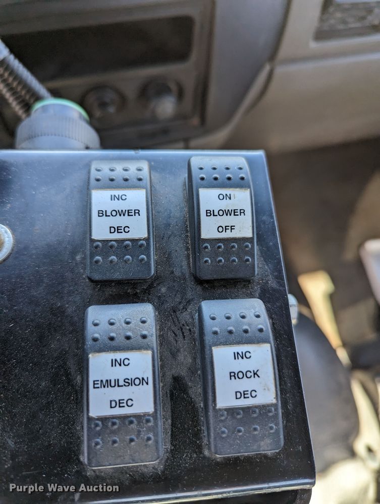 image for item LF9650 2010 Nissan 3300  pothole patcher truck